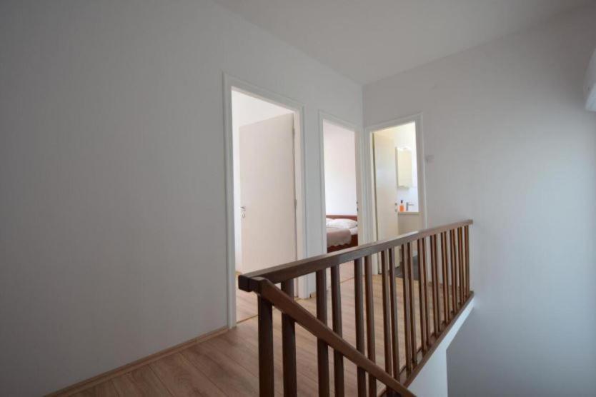 Apartment Ruza Njivice Buitenkant foto