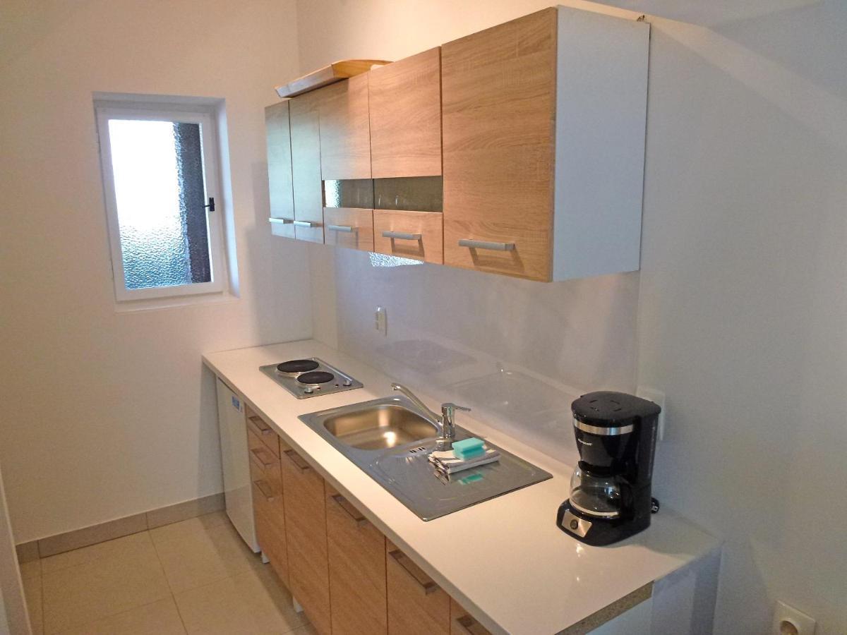 Apartment Ruza Njivice Buitenkant foto