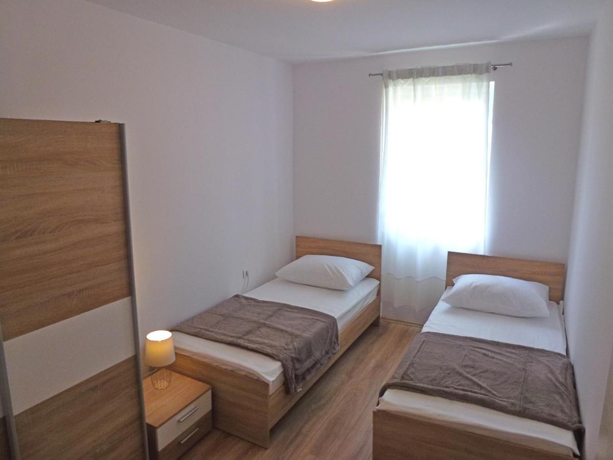 Apartment Ruza Njivice Buitenkant foto